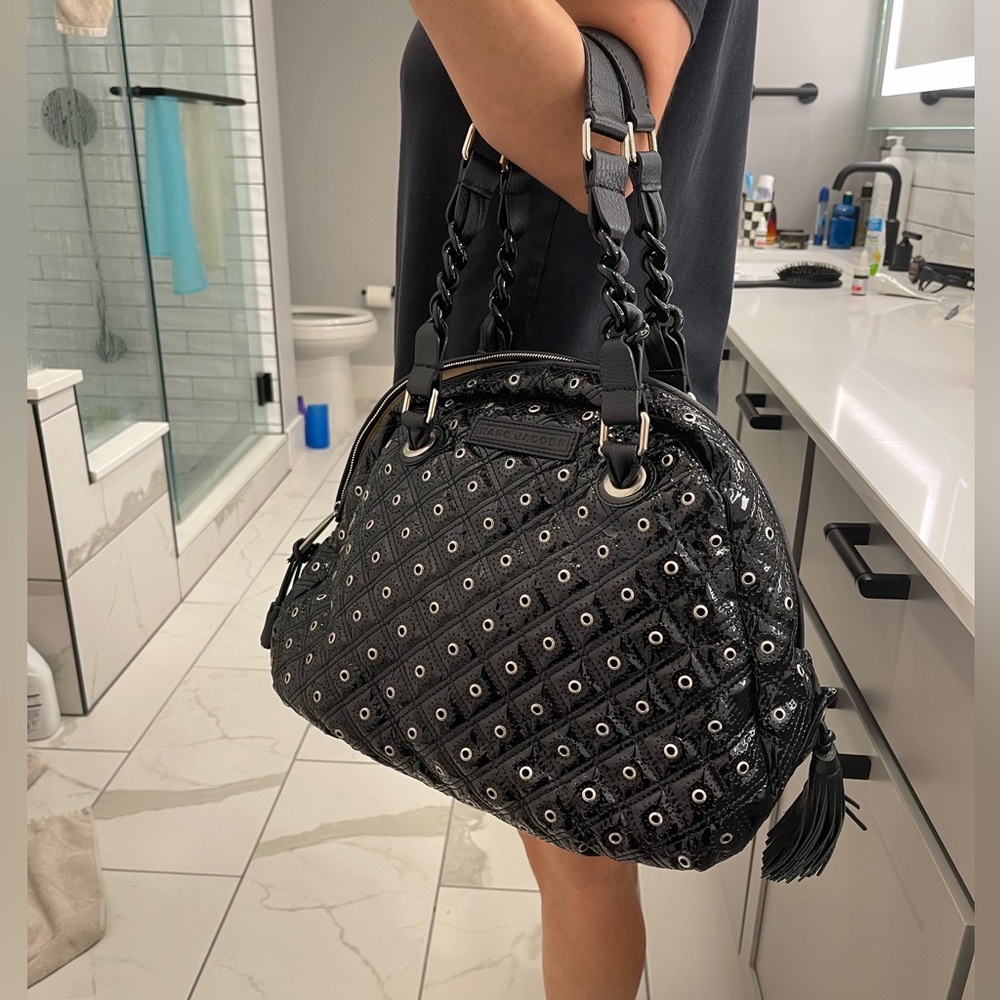 VINTAGE MARC JACOBS in a black quilted leather featuring a chain link top handle